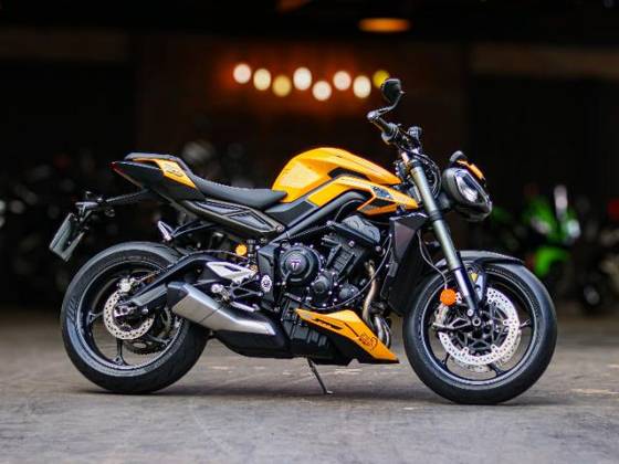 TRIUMPH STREET TRIPLE 765 RS 